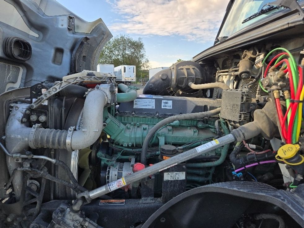 Day Cab Tractor-Heavy Duty Tractors-Volvo-2019-VNL64T300-Yakima-WA-277,951\n\t\tmiles-$ 51,000 - Image 15