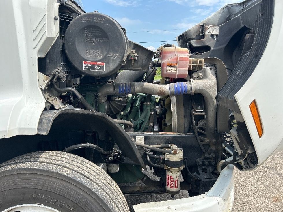 Day Cab Tractor-Heavy Duty Tractors-Volvo-2019-VNR42300-Kalamazoo-MI-249,839\n\t\tmiles-$ 28,750 - Image 12