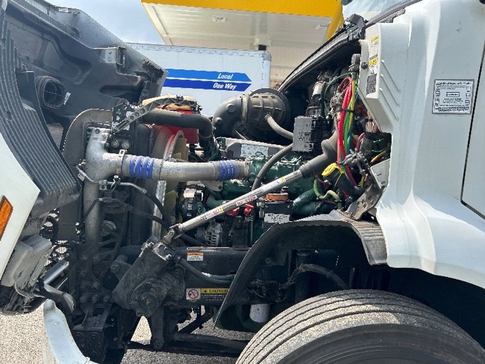 Day Cab Tractor-Heavy Duty Tractors-Volvo-2019-VNR42300-Kalamazoo-MI-249,839\n\t\tmiles-$ 28,750 - Image 16