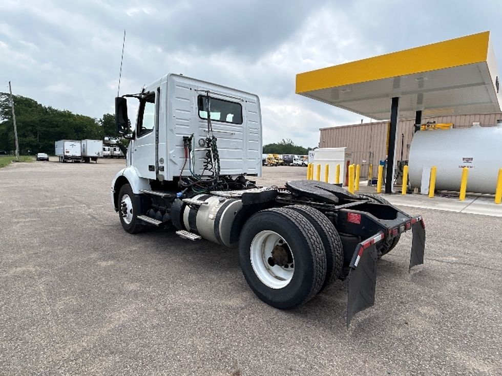 Day Cab Tractor-Heavy Duty Tractors-Volvo-2019-VNR42300-Kalamazoo-MI-249,839\n\t\tmiles-$ 28,750 - Image 5