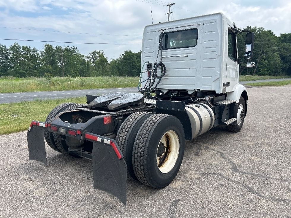 Day Cab Tractor-Heavy Duty Tractors-Volvo-2019-VNR42300-Kalamazoo-MI-249,839\n\t\tmiles-$ 28,750 - Image 7