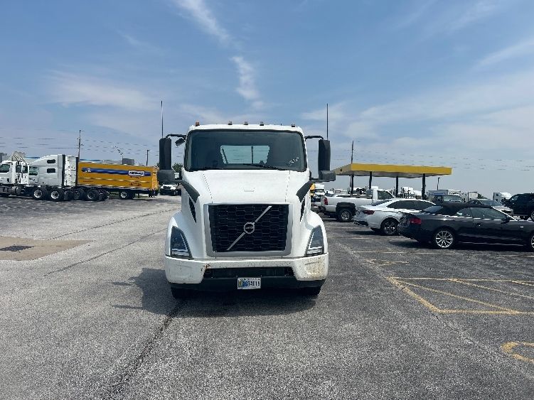 2019 Volvo Truck VNR photo 2