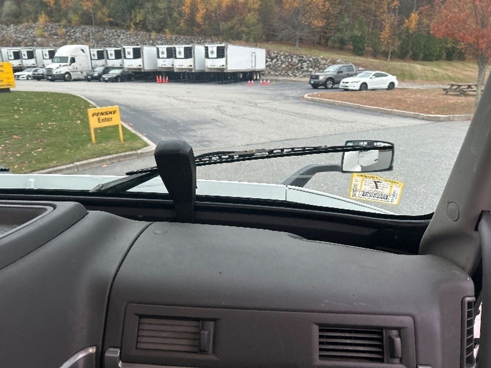 Day Cab Tractor-Heavy Duty Tractors-Volvo-2019-VNR64300-Fitchburg-MA-230,272\n\t\tmiles-$ 37,750 - Image 13