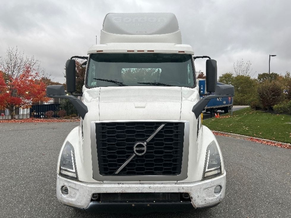 Day Cab Tractor-Heavy Duty Tractors-Volvo-2019-VNR64300-Fitchburg-MA-230,272\n\t\tmiles-$ 37,750 - Image 2