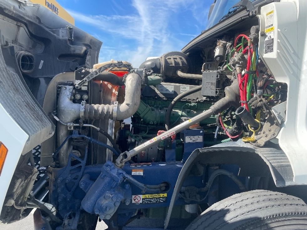 Day Cab Tractor-Heavy Duty Tractors-Volvo-2019-VNR64300-Fontana-CA-349,873\n\t\tmiles-$ 18,000 - Image 16