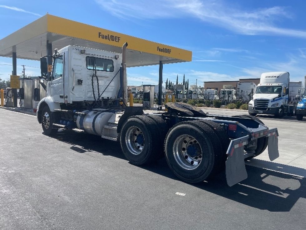 Day Cab Tractor-Heavy Duty Tractors-Volvo-2019-VNR64300-Fontana-CA-349,873\n\t\tmiles-$ 18,000 - Image 5