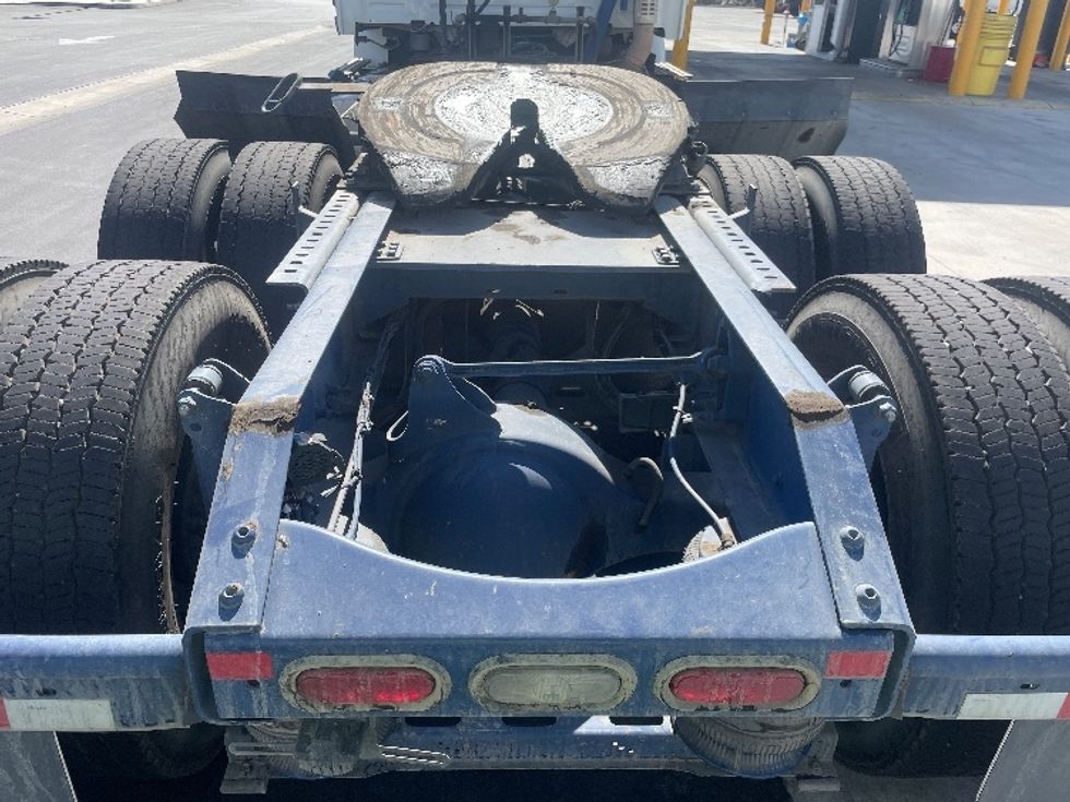 Day Cab Tractor-Heavy Duty Tractors-Volvo-2019-VNR64300-Fontana-CA-349,873\n\t\tmiles-$ 18,000 - Image 6