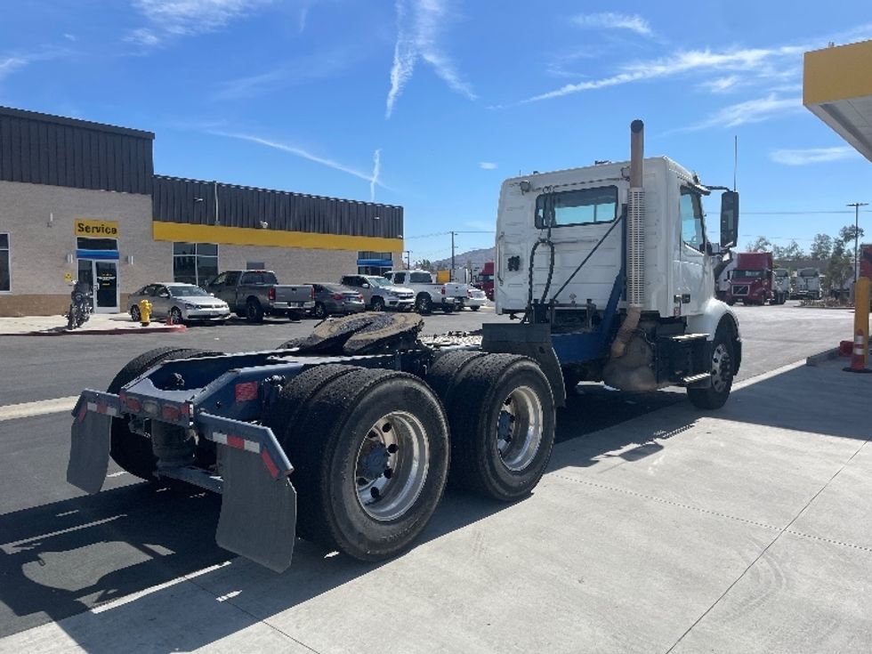 Day Cab Tractor-Heavy Duty Tractors-Volvo-2019-VNR64300-Fontana-CA-349,873\n\t\tmiles-$ 18,000 - Image 7