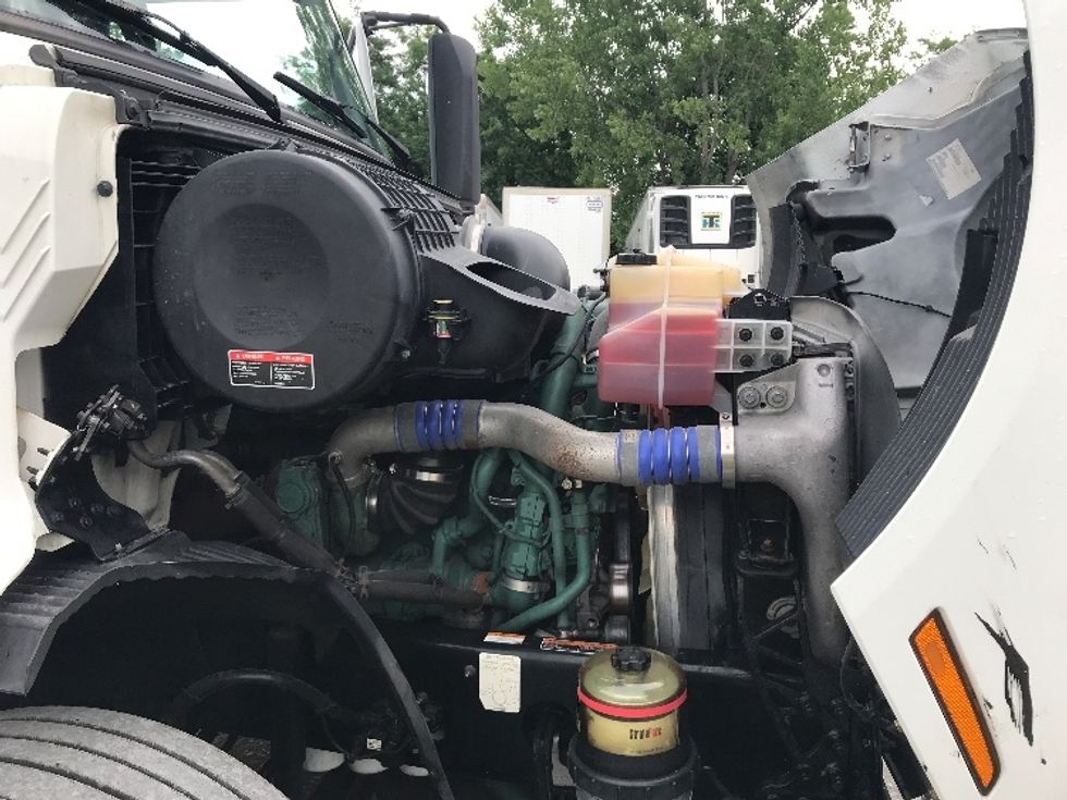 Day Cab Tractor-Heavy Duty Tractors-Volvo-2019-VNR64300-Harrisburg-PA-502,956\n\t\tmiles-$ 31,750 - Image 15