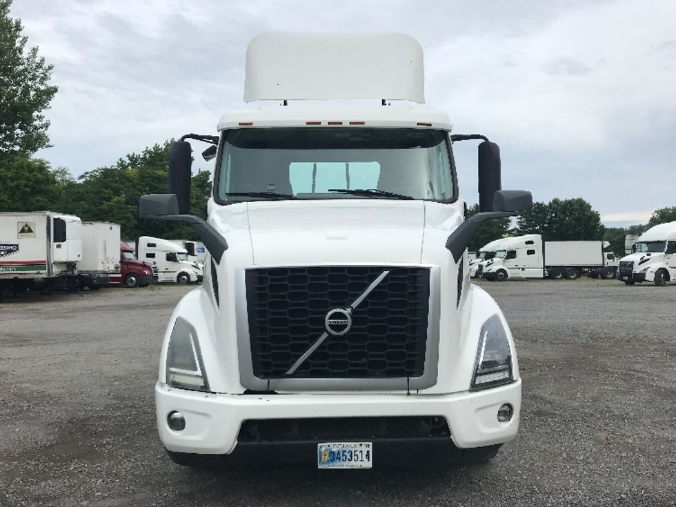 Day Cab Tractor-Heavy Duty Tractors-Volvo-2019-VNR64300-Harrisburg-PA-502,956\n\t\tmiles-$ 31,750 - Image 2