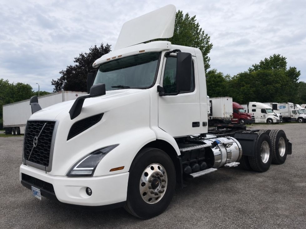 Day Cab Tractor-Heavy Duty Tractors-Volvo-2019-VNR64300-Harrisburg-PA-502,956\n\t\tmiles-$ 31,750 - Image 3