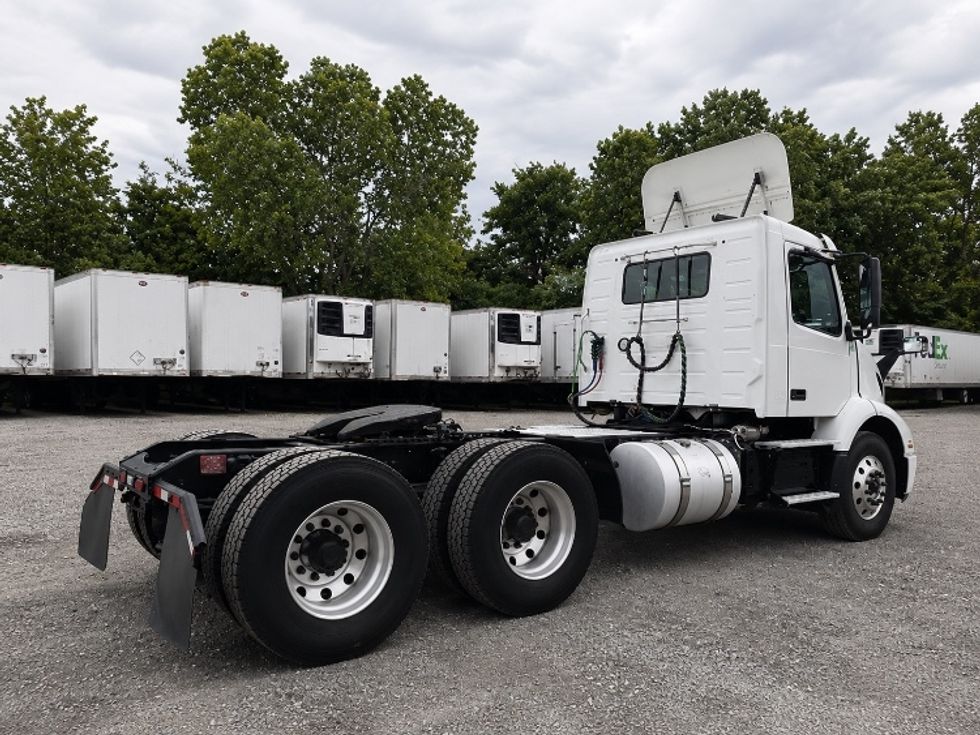 Day Cab Tractor-Heavy Duty Tractors-Volvo-2019-VNR64300-Harrisburg-PA-502,956\n\t\tmiles-$ 31,750 - Image 7