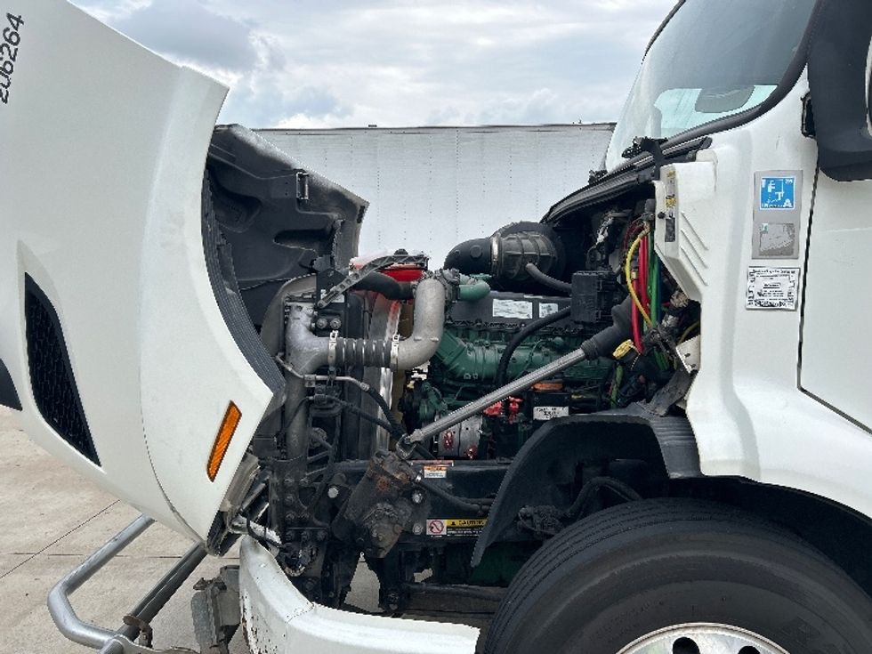 Day Cab Tractor-Heavy Duty Tractors-Volvo-2019-VNR64300-Houston-TX-559,097\n\t\tmiles-$ 30,500 - Image 16