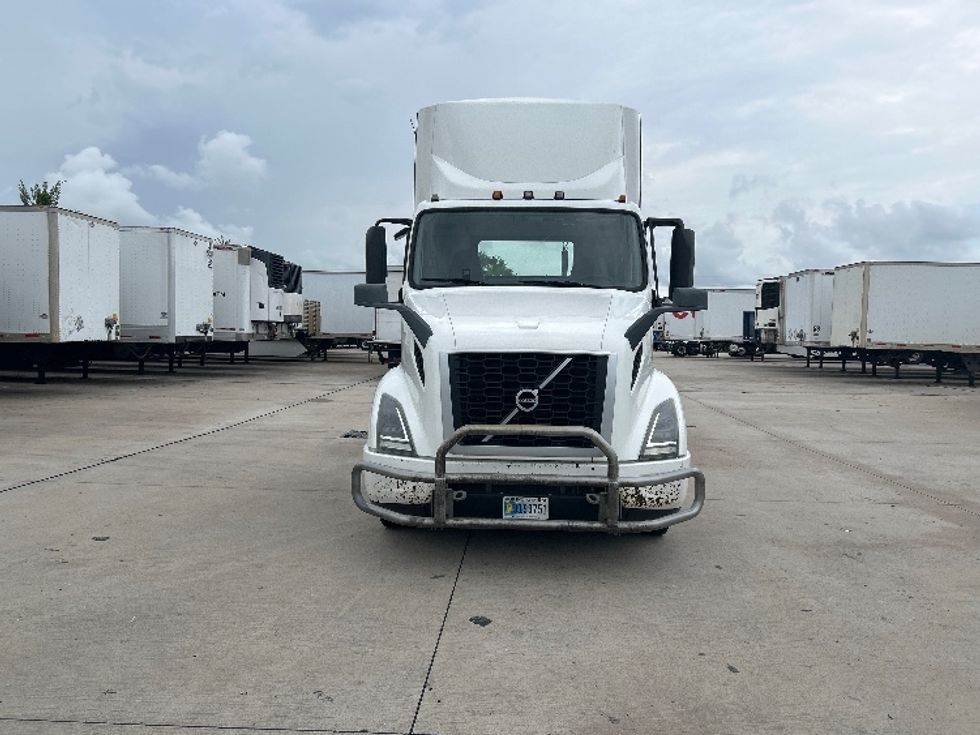 Day Cab Tractor-Heavy Duty Tractors-Volvo-2019-VNR64300-Houston-TX-559,097\n\t\tmiles-$ 30,500 - Image 2
