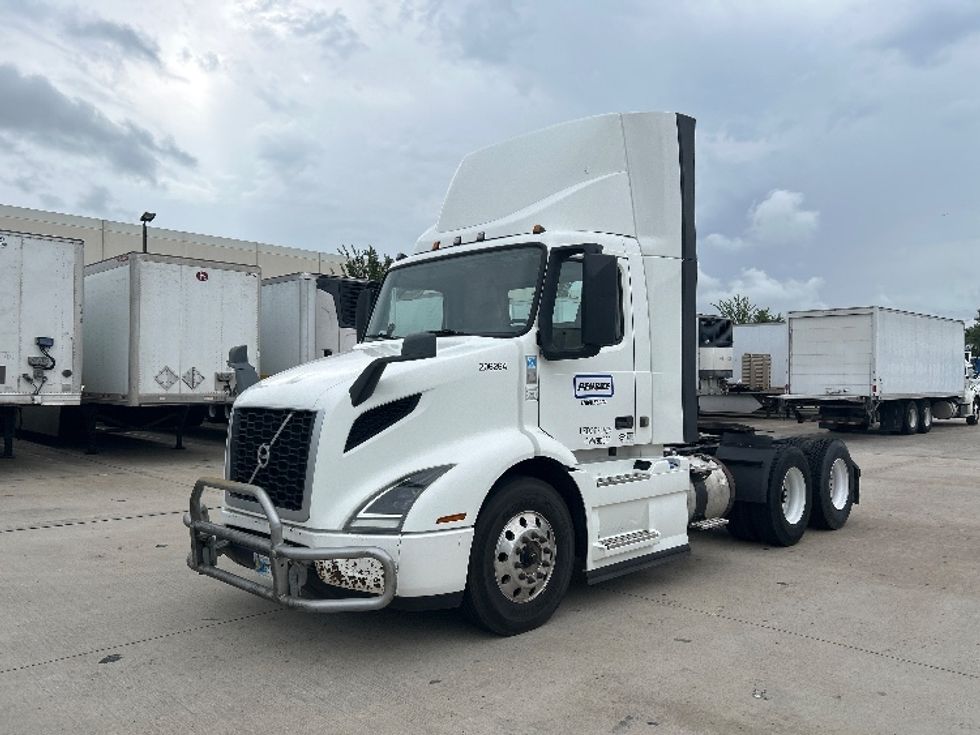 Day Cab Tractor-Heavy Duty Tractors-Volvo-2019-VNR64300-Houston-TX-559,097\n\t\tmiles-$ 30,500 - Image 3