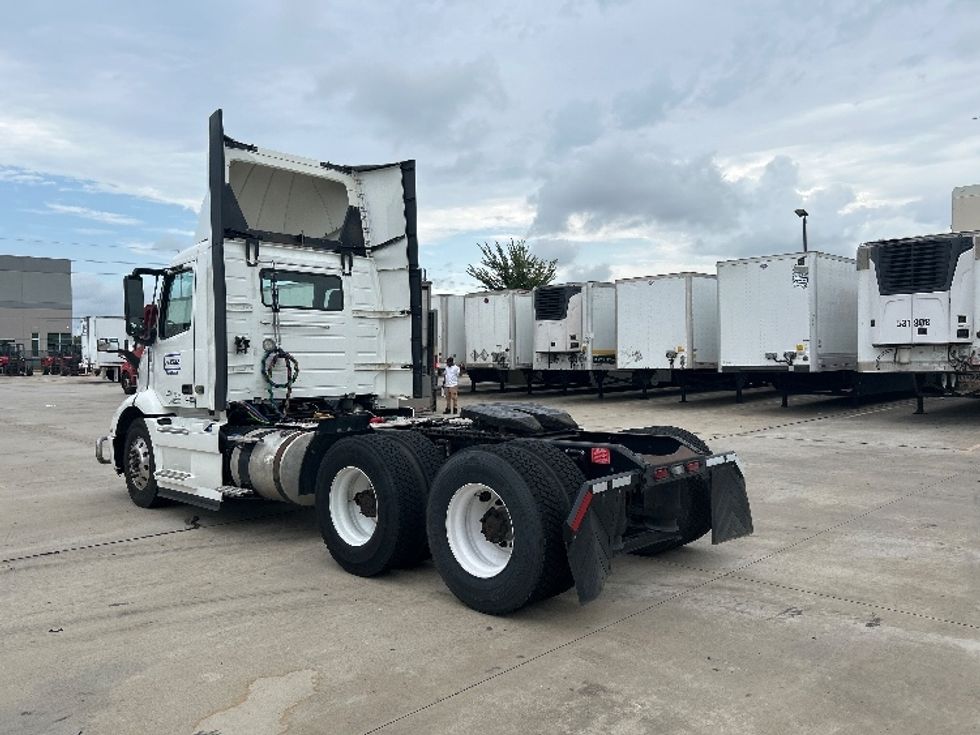 Day Cab Tractor-Heavy Duty Tractors-Volvo-2019-VNR64300-Houston-TX-559,097\n\t\tmiles-$ 30,500 - Image 5