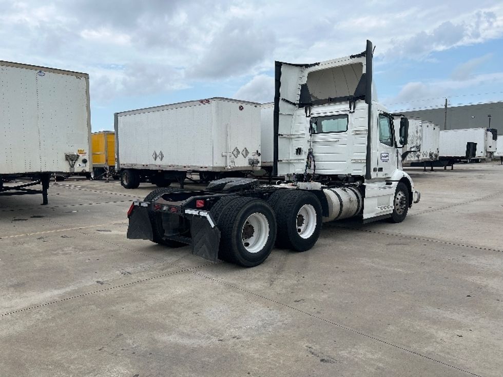 Day Cab Tractor-Heavy Duty Tractors-Volvo-2019-VNR64300-Houston-TX-559,097\n\t\tmiles-$ 30,500 - Image 7