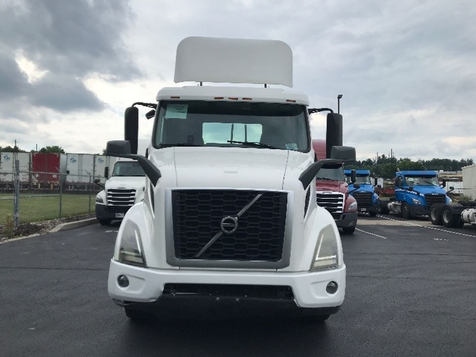 Day Cab Tractor-Heavy Duty Tractors-Volvo-2019-VNR64300-Lancaster-PA-398,861\n\t\tmiles-$ 29,000 - Image 2