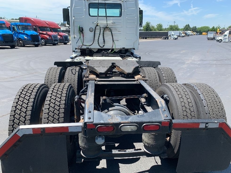 Day Cab Tractor-Heavy Duty Tractors-Volvo-2019-VNR64300-Lancaster-PA-398,861\n\t\tmiles-$ 29,000 - Image 6