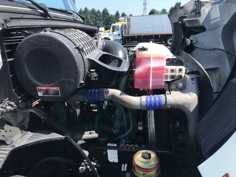Day Cab Tractor-Heavy Duty Tractors-Volvo-2019-VNR64300-Lancaster-PA-426,019\n\t\tmiles-$ 35,500 - Image 15