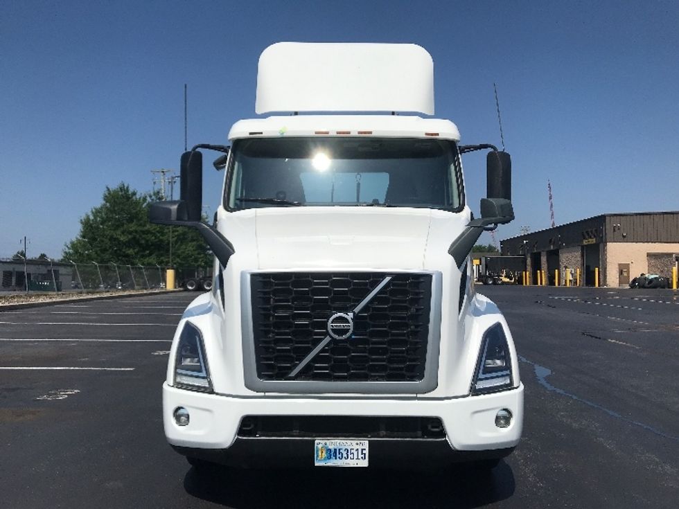 Day Cab Tractor-Heavy Duty Tractors-Volvo-2019-VNR64300-Lancaster-PA-426,019\n\t\tmiles-$ 35,500 - Image 2