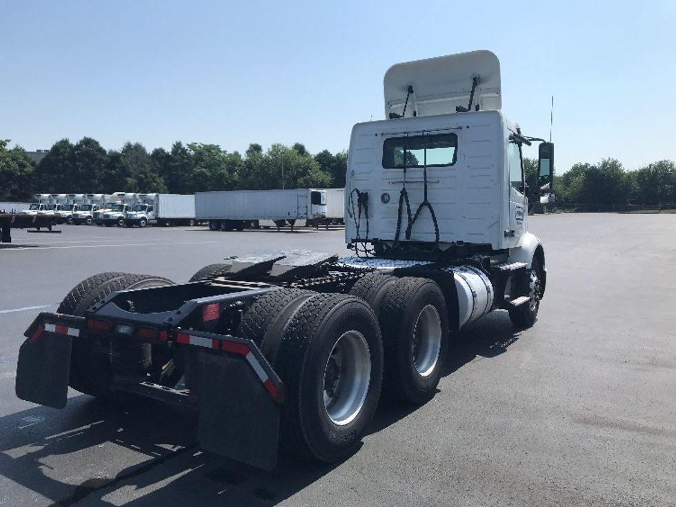 Day Cab Tractor-Heavy Duty Tractors-Volvo-2019-VNR64300-Lancaster-PA-426,019\n\t\tmiles-$ 35,500 - Image 7