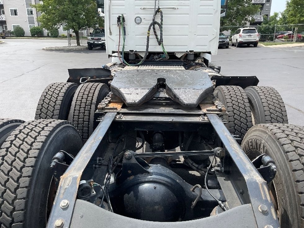 Day Cab Tractor-Heavy Duty Tractors-Volvo-2019-VNR64300-Lancaster-PA-454,614\n\t\tmiles-$ 30,500 - Image 6