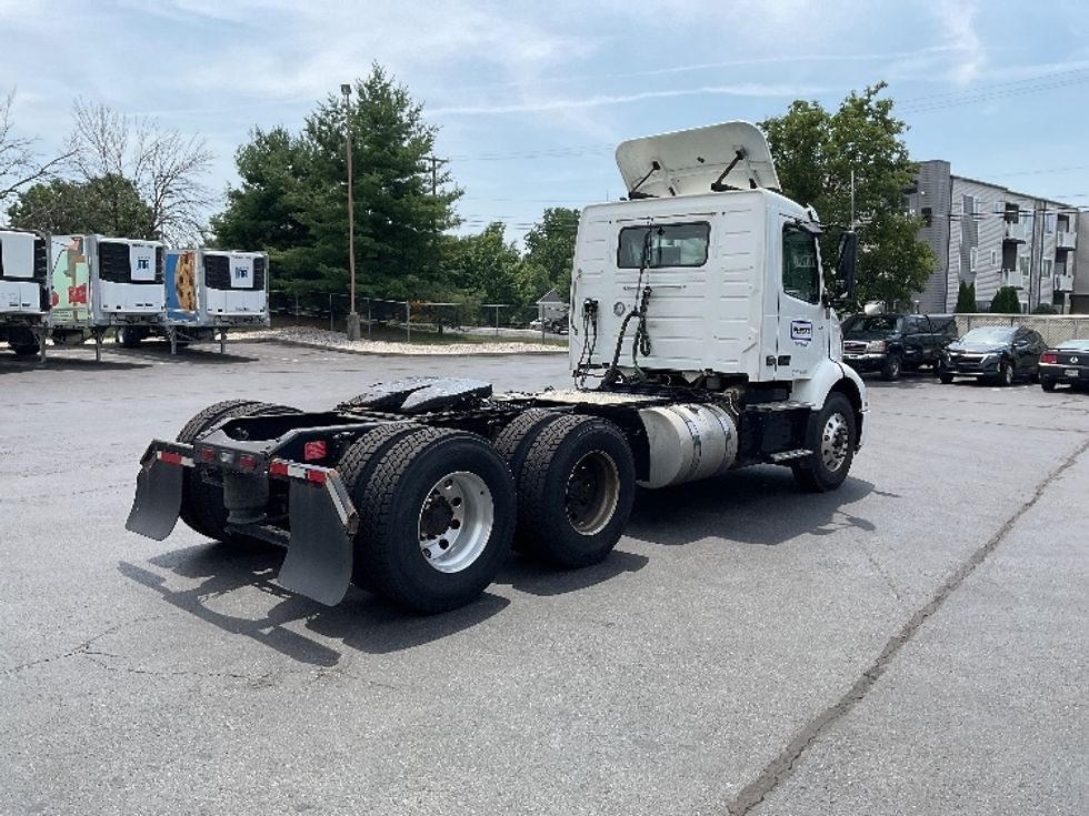 Day Cab Tractor-Heavy Duty Tractors-Volvo-2019-VNR64300-Lancaster-PA-454,614\n\t\tmiles-$ 30,500 - Image 7