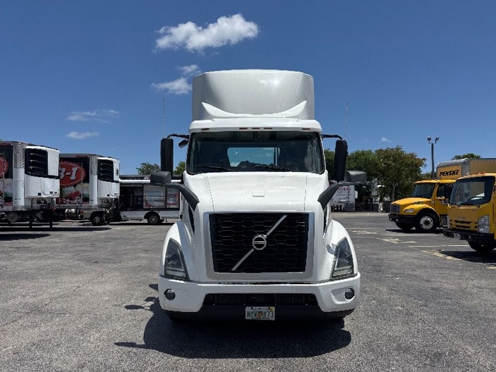 2019 Volvo Truck VNR photo 2