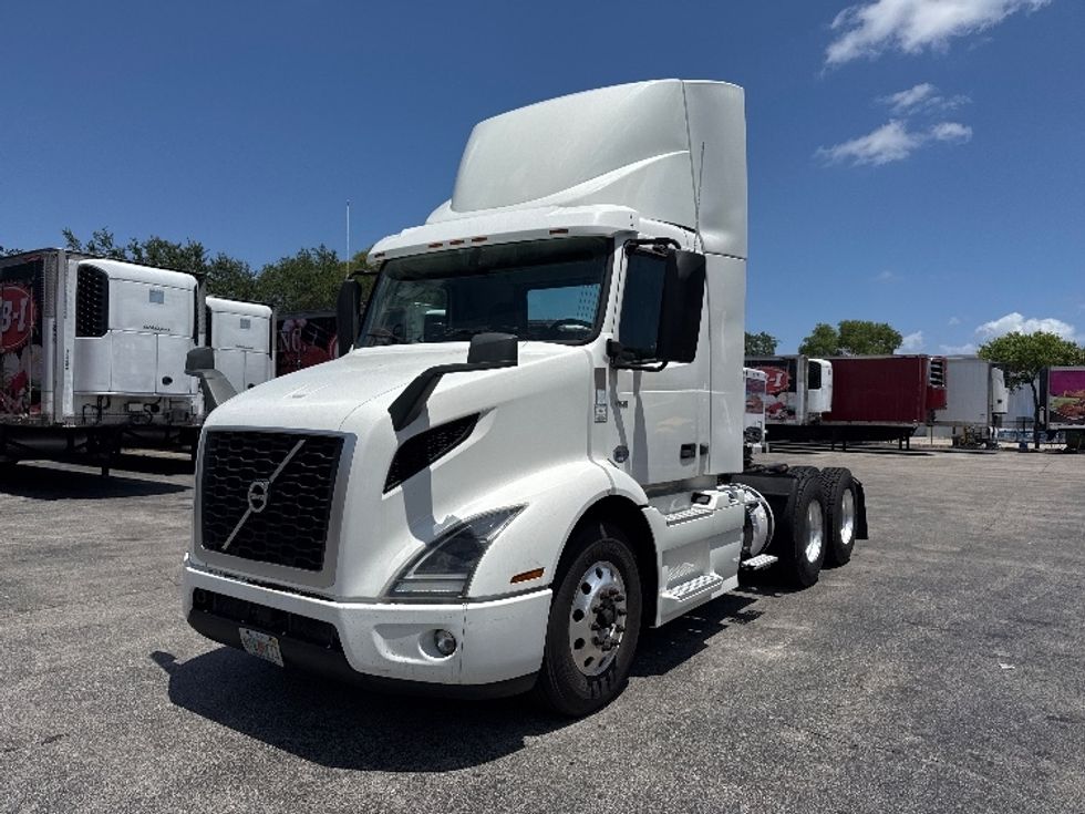 2019 Volvo Truck VNR photo 3