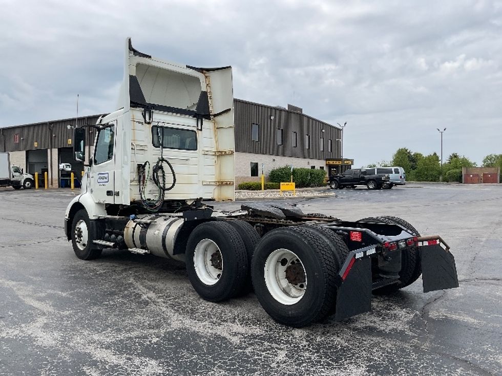 Day Cab Tractor-Heavy Duty Tractors-Volvo-2019-VNR64300-Middlefield-OH-484,108\n\t\tmiles-$ 31,250 - Image 5