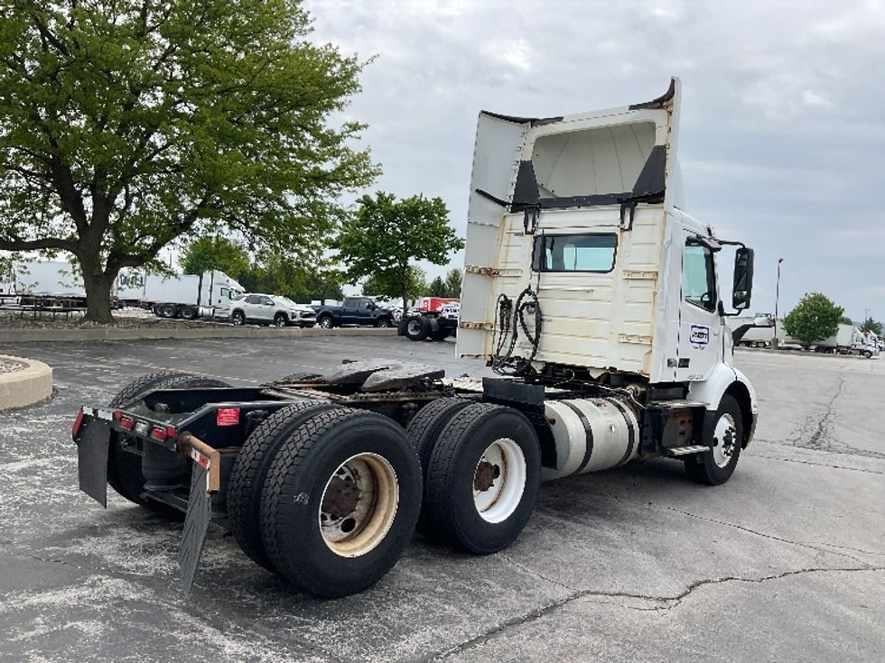 Day Cab Tractor-Heavy Duty Tractors-Volvo-2019-VNR64300-Middlefield-OH-484,108\n\t\tmiles-$ 31,250 - Image 7