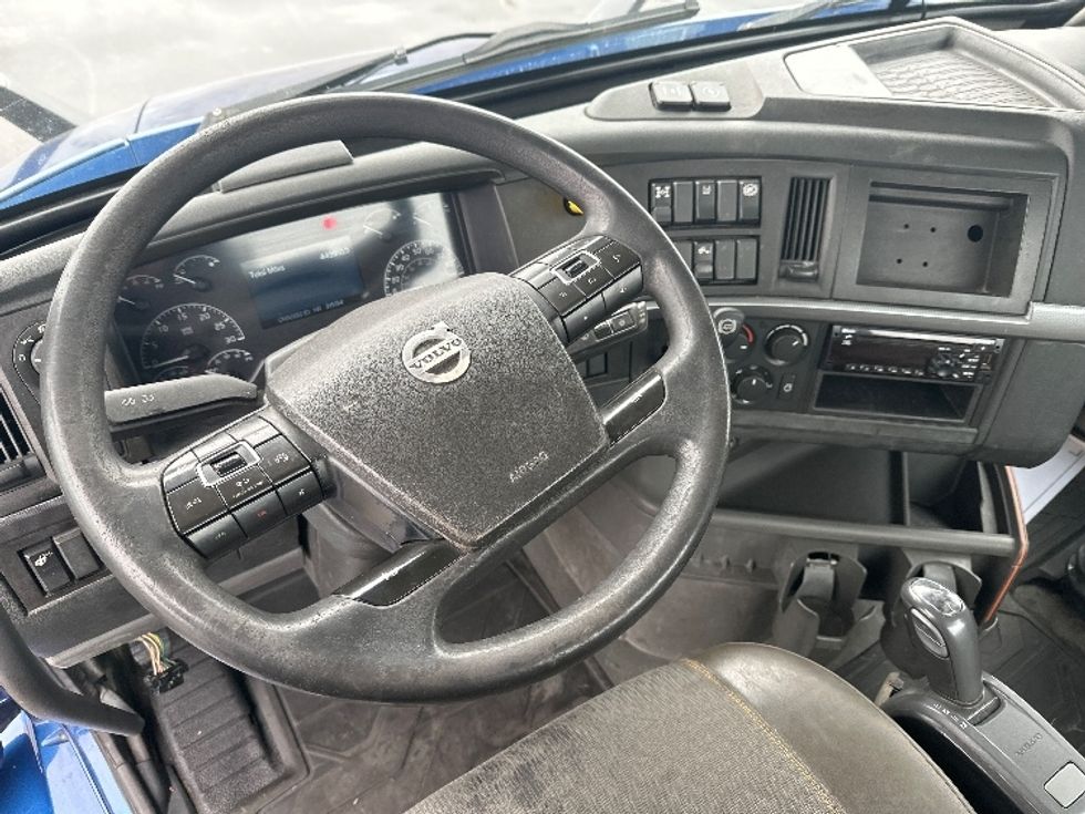 Day Cab Tractor-Heavy Duty Tractors-Volvo-2019-VNR64300-New Castle-DE-455,864\n\t\tmiles-$ 28,500 - Image 10
