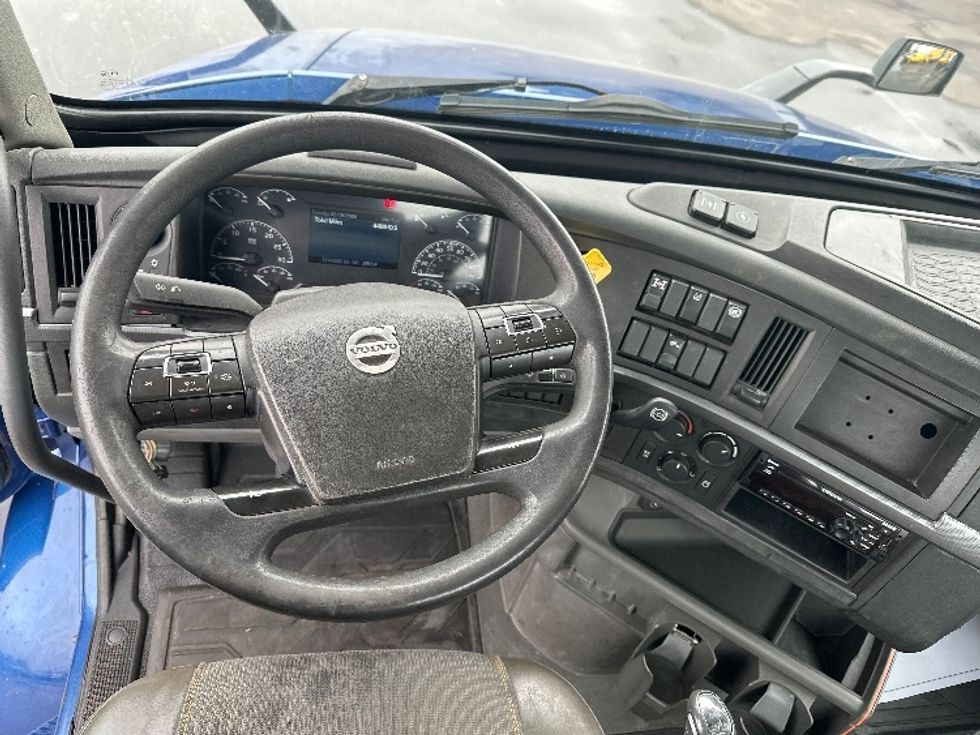 Day Cab Tractor-Heavy Duty Tractors-Volvo-2019-VNR64300-New Castle-DE-455,864\n\t\tmiles-$ 28,500 - Image 11