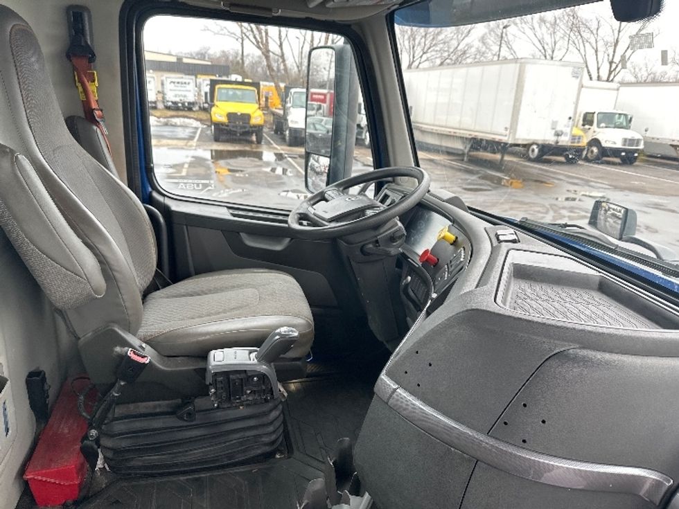 Day Cab Tractor-Heavy Duty Tractors-Volvo-2019-VNR64300-New Castle-DE-455,864\n\t\tmiles-$ 28,500 - Image 14