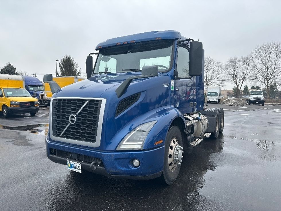 Day Cab Tractor-Heavy Duty Tractors-Volvo-2019-VNR64300-New Castle-DE-455,864\n\t\tmiles-$ 28,500 - Image 3