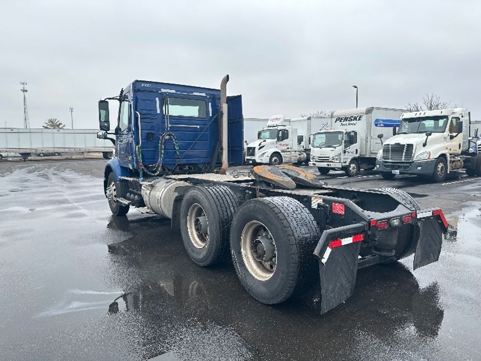 Day Cab Tractor-Heavy Duty Tractors-Volvo-2019-VNR64300-New Castle-DE-455,864\n\t\tmiles-$ 28,500 - Image 5