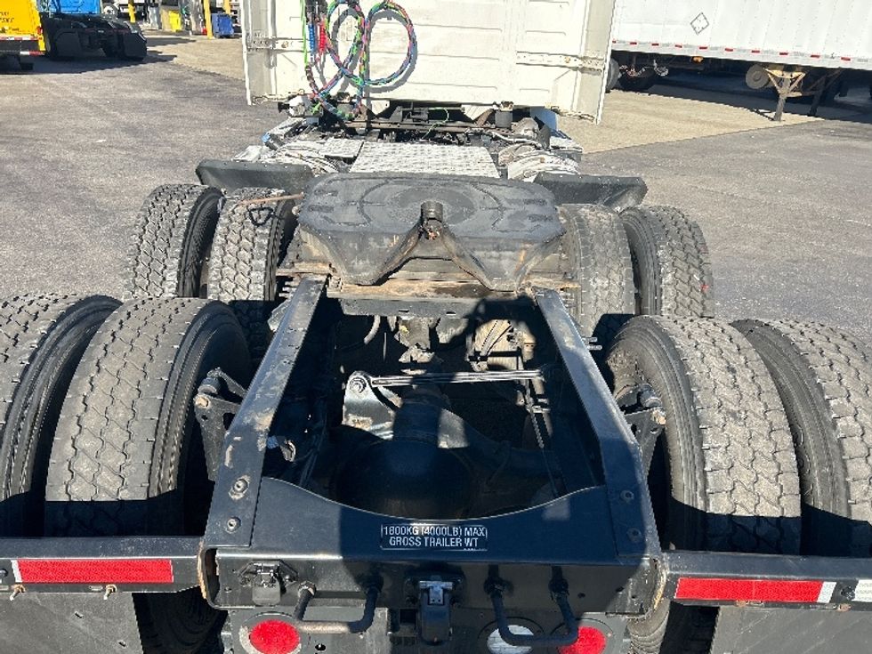 Day Cab Tractor-Heavy Duty Tractors-Volvo-2019-VNR64300-Norton-MA-185,303\n\t\tmiles-$ 35,500 - Image 6