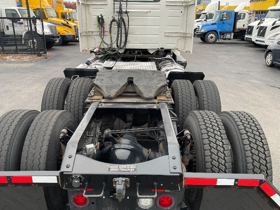Day Cab Tractor-Heavy Duty Tractors-Volvo-2019-VNR64300-Norton-MA-185,770\n\t\tmiles-$ 40,000 - Image 5