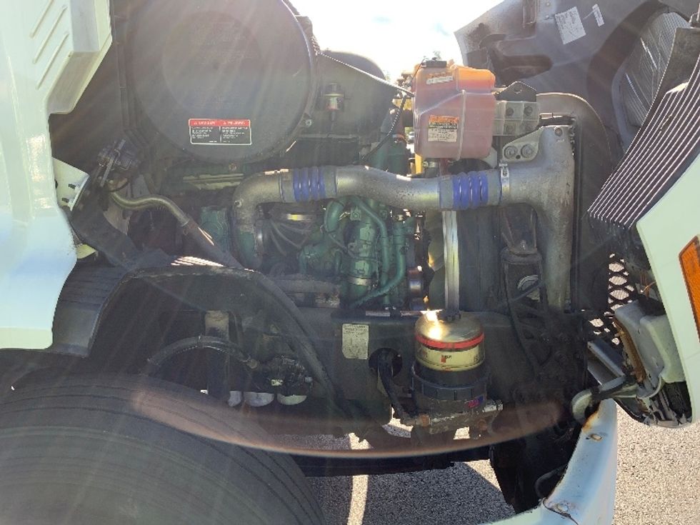 Day Cab Tractor-Heavy Duty Tractors-Volvo-2019-VNR64300-Norton-MA-209,501\n\t\tmiles-$ 38,750 - Image 15