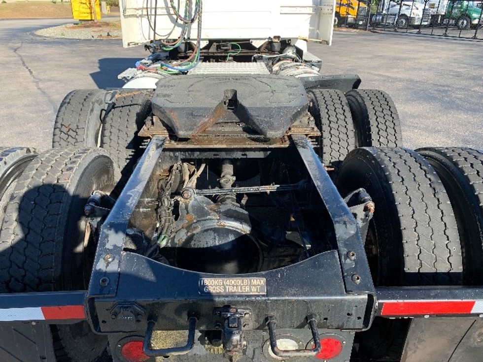 Day Cab Tractor-Heavy Duty Tractors-Volvo-2019-VNR64300-Norton-MA-229,900\n\t\tmiles-$ 37,750 - Image 6