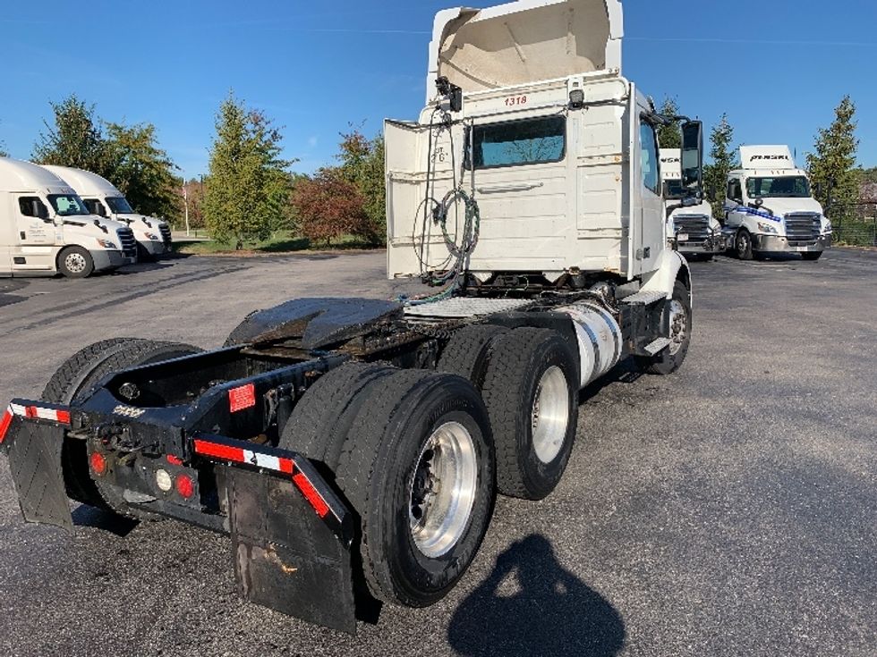 Day Cab Tractor-Heavy Duty Tractors-Volvo-2019-VNR64300-Norton-MA-229,900\n\t\tmiles-$ 37,750 - Image 7