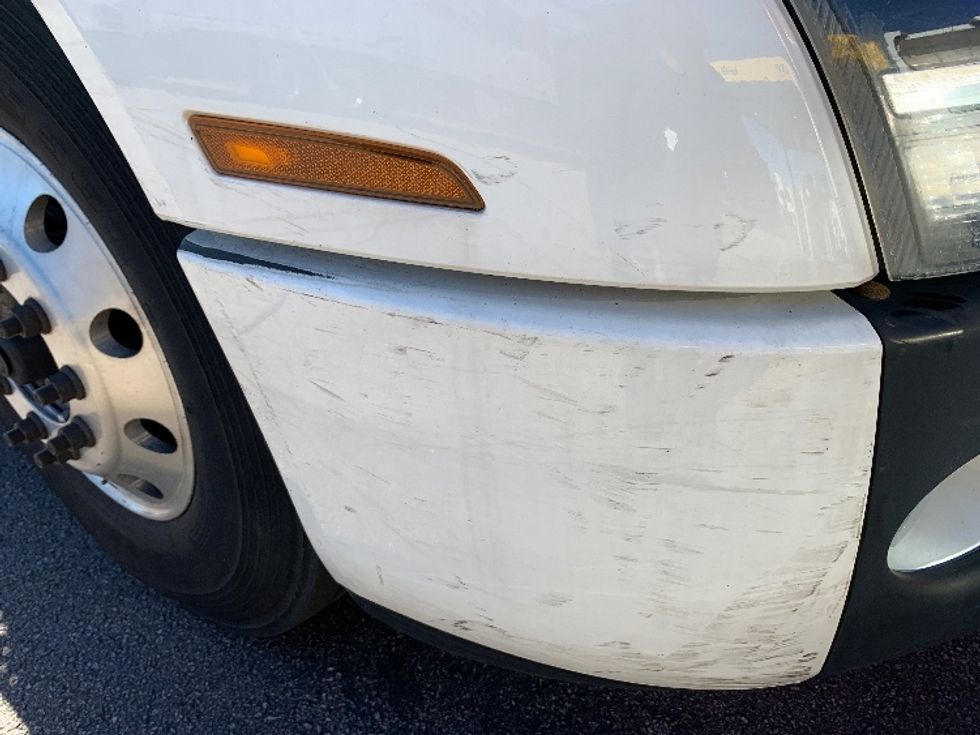 Day Cab Tractor-Heavy Duty Tractors-Volvo-2019-VNR64300-Norton-MA-314,741\n\t\tmiles-$ 38,000 - Image 17