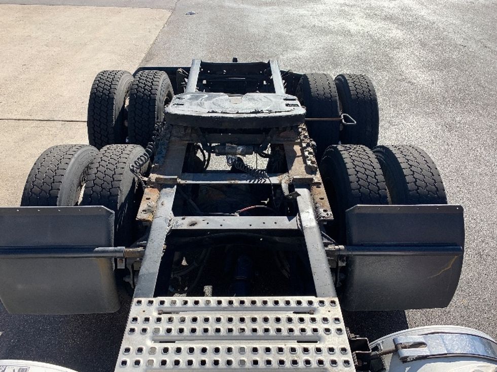 Day Cab Tractor-Heavy Duty Tractors-Volvo-2019-VNR64300-Norton-MA-314,741\n\t\tmiles-$ 38,000 - Image 5