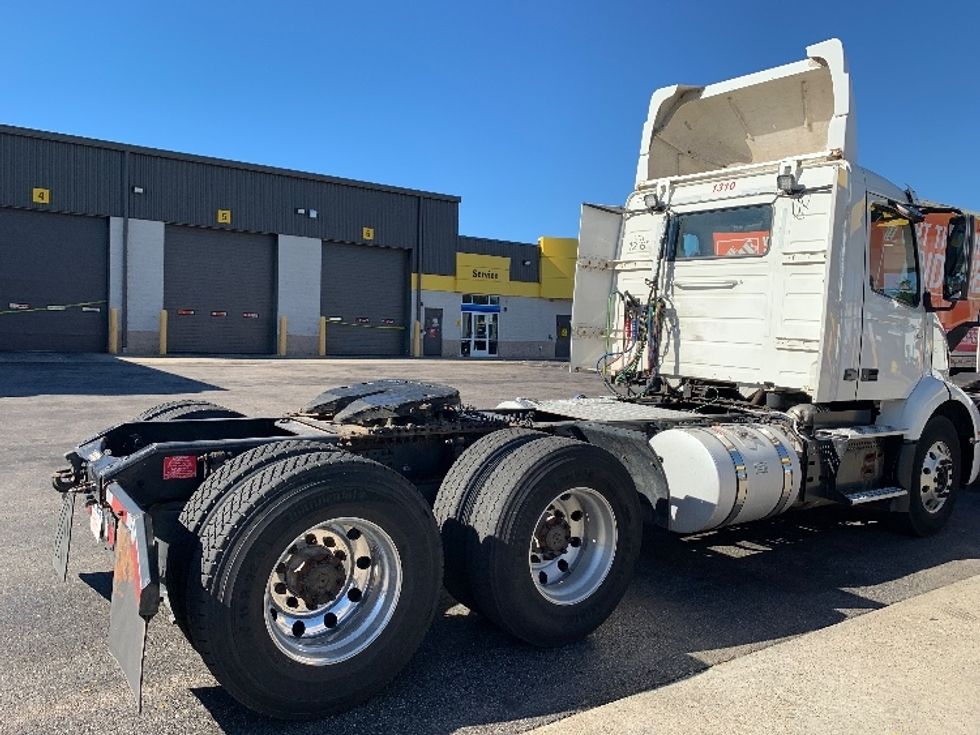 Day Cab Tractor-Heavy Duty Tractors-Volvo-2019-VNR64300-Norton-MA-314,741\n\t\tmiles-$ 38,000 - Image 6