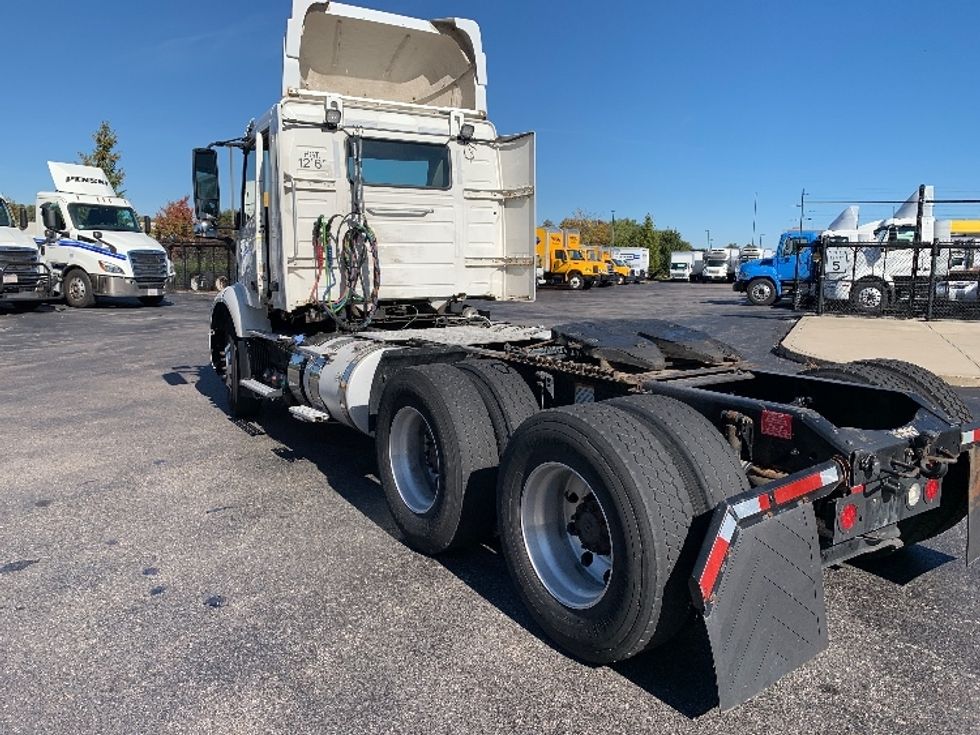 Day Cab Tractor-Heavy Duty Tractors-Volvo-2019-VNR64300-Norton-MA-327,702\n\t\tmiles-$ 37,500 - Image 5