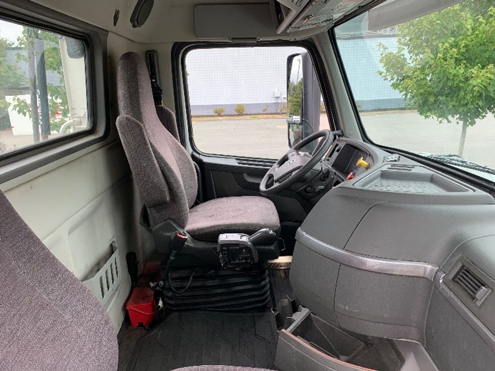 Day Cab Tractor-Heavy Duty Tractors-Volvo-2019-VNR64300-Norton-MA-346,474\n\t\tmiles-$ 36,500 - Image 14