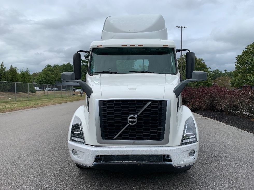 Day Cab Tractor-Heavy Duty Tractors-Volvo-2019-VNR64300-Norton-MA-346,474\n\t\tmiles-$ 36,500 - Image 2