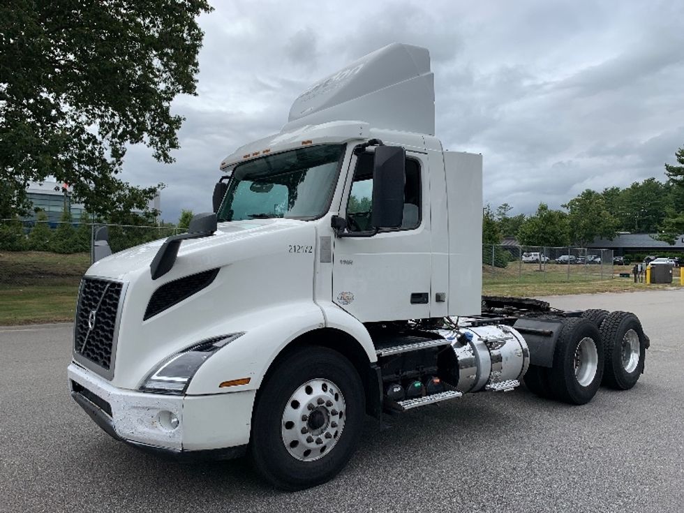 Day Cab Tractor-Heavy Duty Tractors-Volvo-2019-VNR64300-Norton-MA-346,474\n\t\tmiles-$ 36,500 - Image 3
