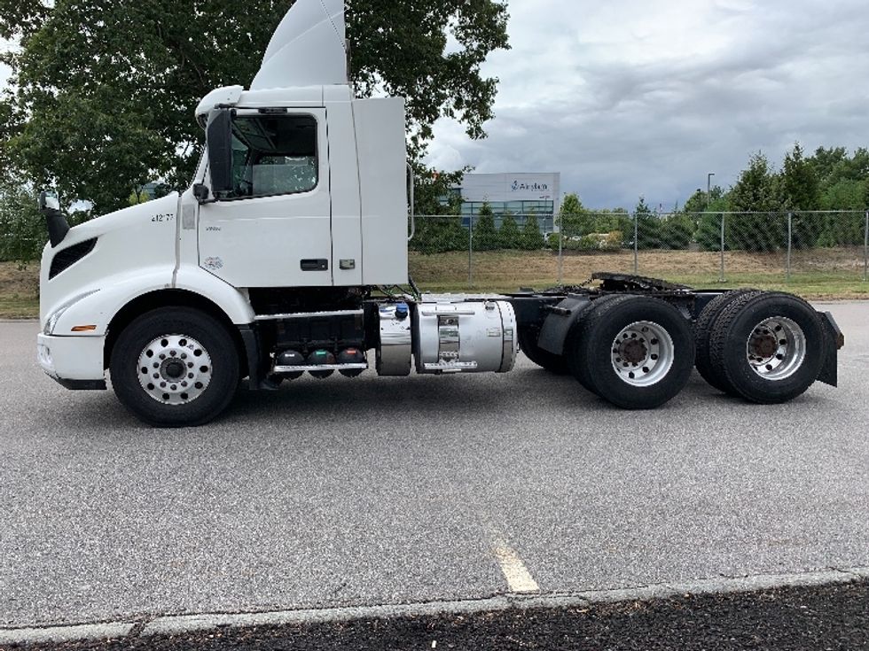 Day Cab Tractor-Heavy Duty Tractors-Volvo-2019-VNR64300-Norton-MA-346,474\n\t\tmiles-$ 36,500 - Image 4